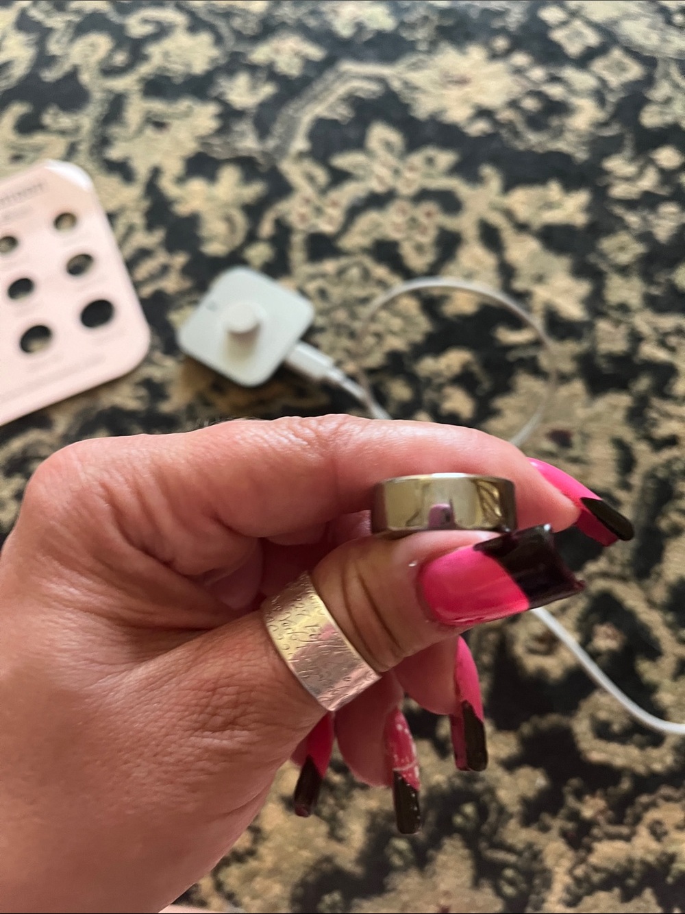 Oura Silver Ring  With Charging Dock with White Cable